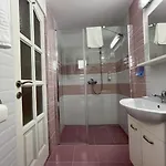 H By Hambar Gazde/Camere de închiriat