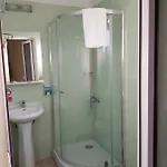 H By Hambar Gazde/Camere de închiriat *