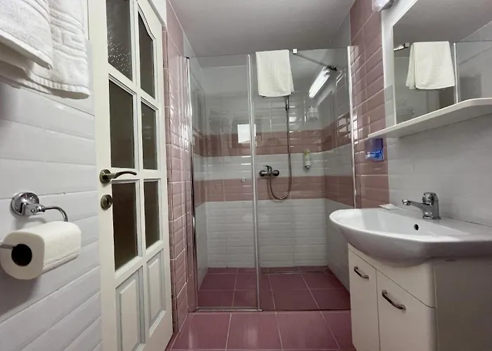 H By Hambar Homestay szállás