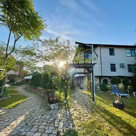 Gazde/Camere de închiriat H By Hambar *