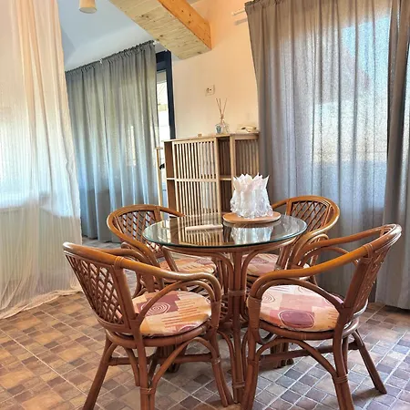 Gazde/Camere de închiriat H By Hambar