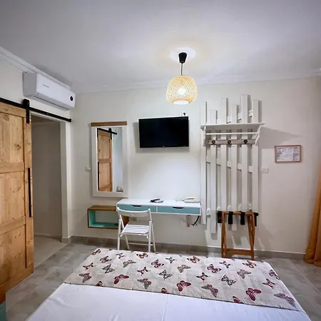 H By Hambar Gazde/Camere de închiriat