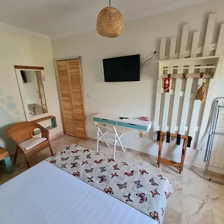 Gazde/Camere de închiriat H By Hambar Vama Veche