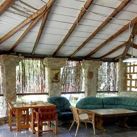 H By Hambar Gazde/Camere de închiriat *