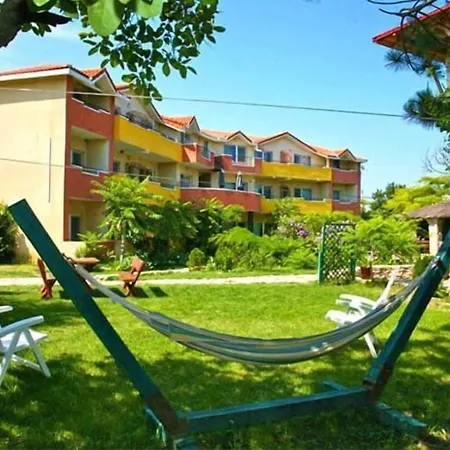 H By Hambar Gazde/Camere de închiriat *