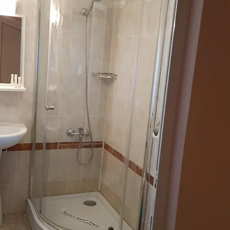 Gazde/Camere de închiriat H By Hambar Vama Veche