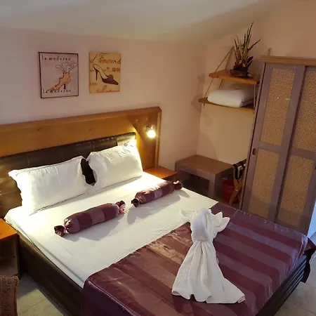 Gazde/Camere de închiriat H By Hambar *