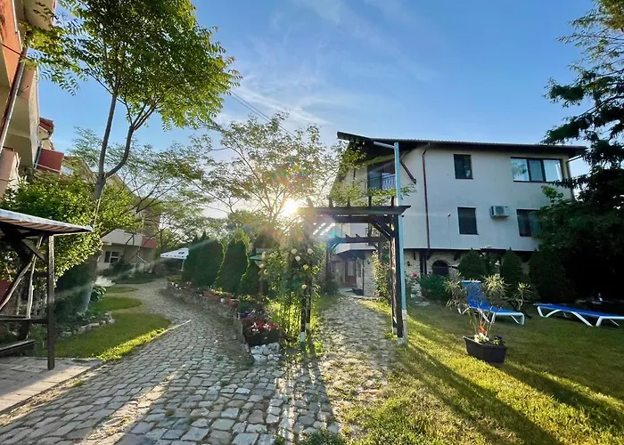 Проживание в семье H By Hambar *