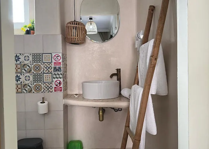 Проживание в семье H By Hambar *