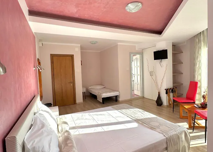 H By Hambar Проживание в семье *