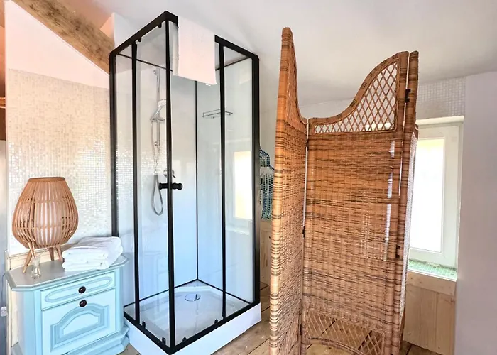 H By Hambar Проживание в семье Вама-Веке