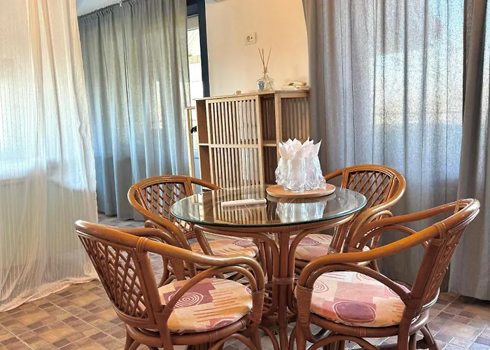 Проживание в семье H By Hambar