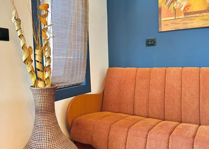 H By Hambar Проживание в семье *