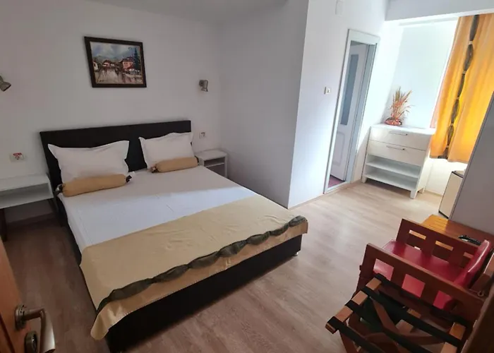 H By Hambar Проживание в семье *