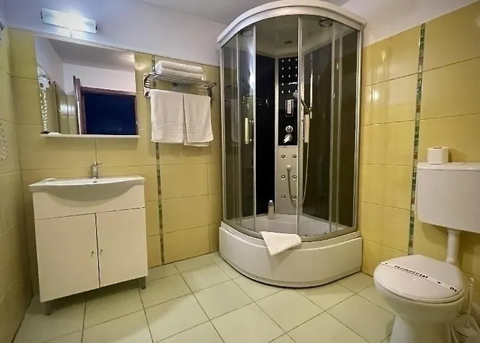 Проживание в семье H By Hambar