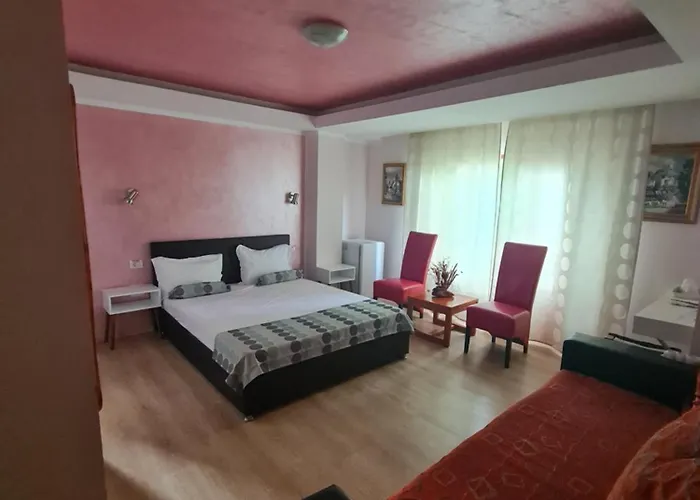 Проживание в семье H By Hambar *