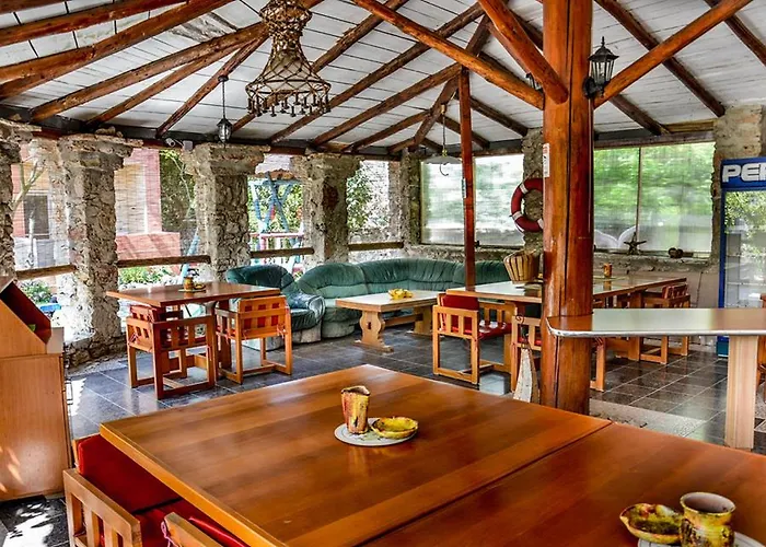 H By Hambar Проживание в семье Вама-Веке