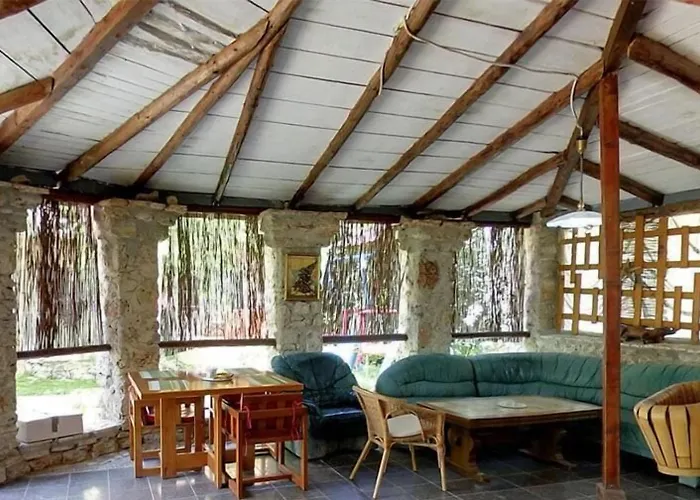 H By Hambar Проживание в семье *