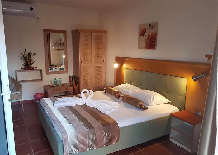 H By Hambar Проживание в семье *