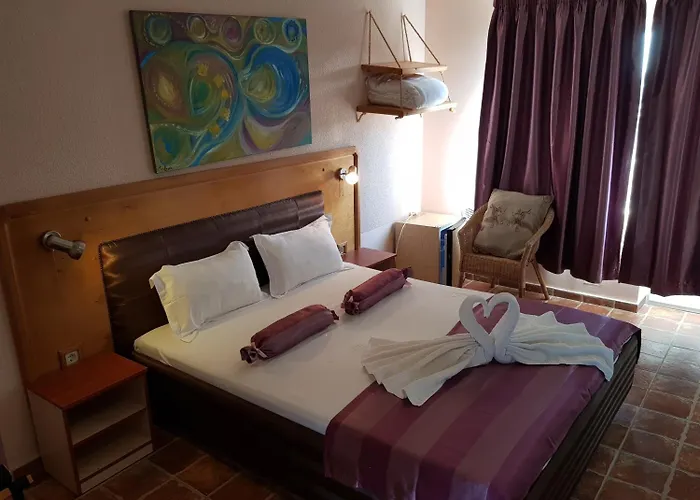 H By Hambar Проживание в семье Вама-Веке