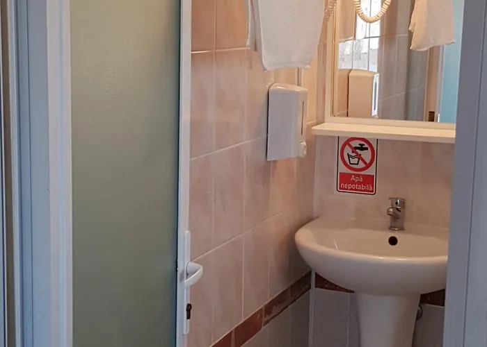 H By Hambar Проживание в семье