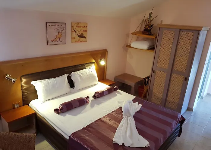 Проживание в семье H By Hambar *