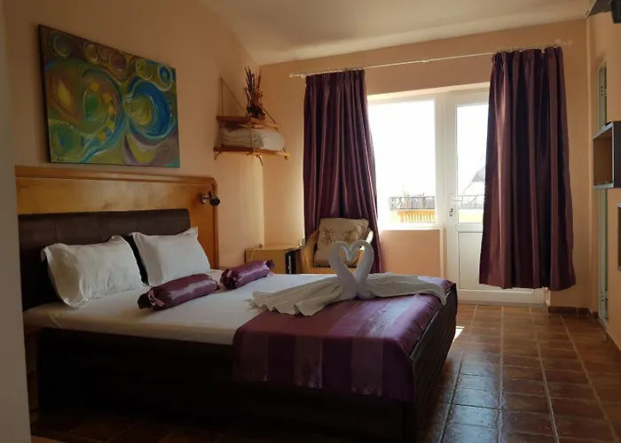 H By Hambar Проживание в семье