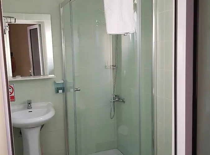 H By Hambar Проживание в семье *